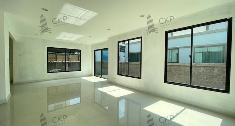 For sale 4 bedrooms house in Thanyaburi, Pathum Thani