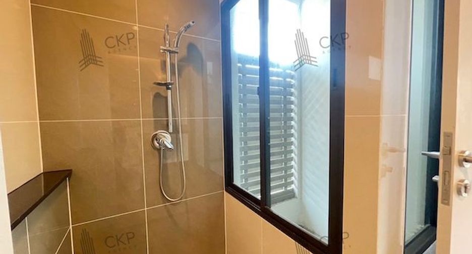 For sale 4 bedrooms house in Thanyaburi, Pathum Thani