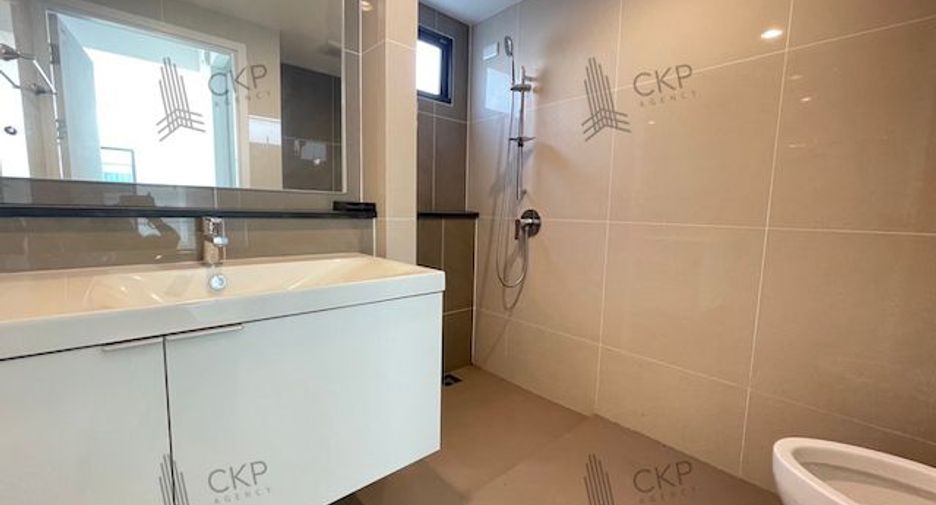 For sale 4 bedrooms house in Thanyaburi, Pathum Thani
