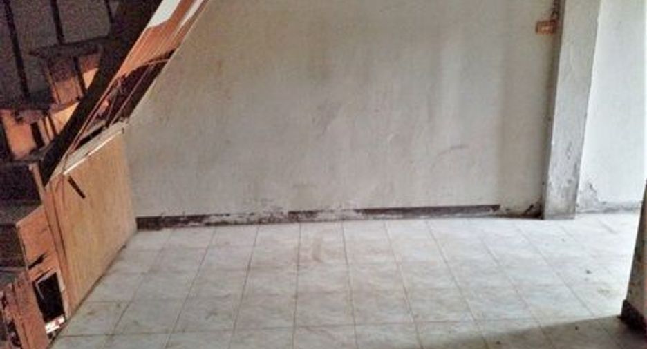 À vendre 2 chambres maison de ville à Kaeng Khoi, Saraburi