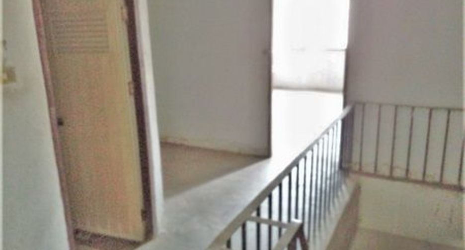 À vendre 2 chambres maison de ville à Kaeng Khoi, Saraburi