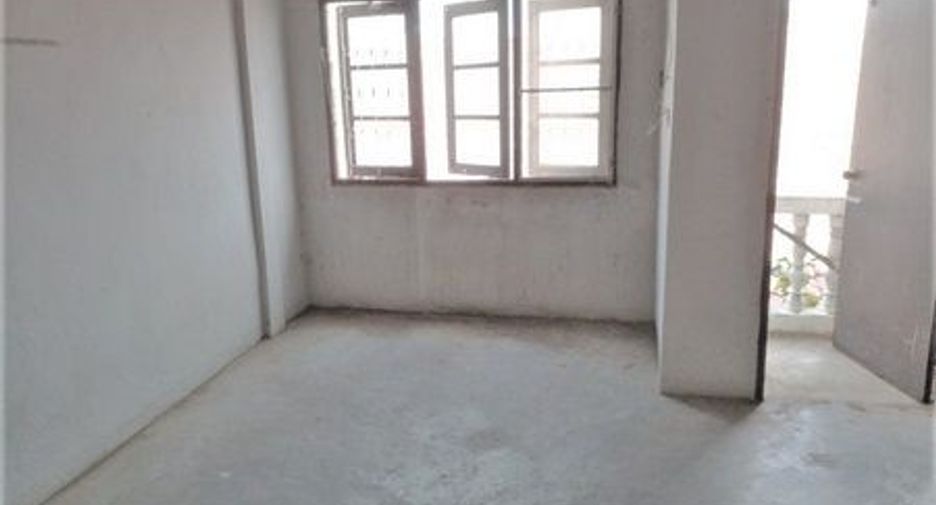 À vendre 2 chambres maison de ville à Kaeng Khoi, Saraburi