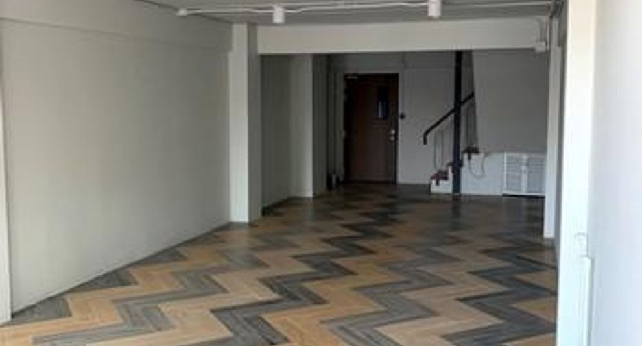 For rent 5 bed retail Space in Lat Phrao, Bangkok