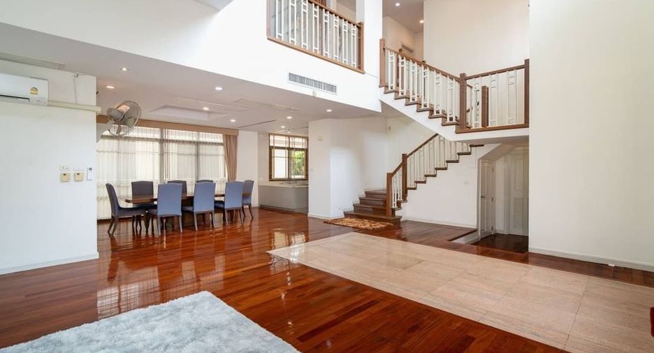 Haus zur Miete und zum Kauf mit 4 Zimmer in Watthana, Bangkok