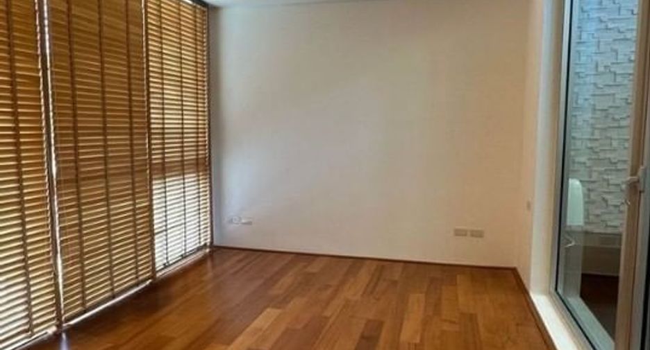 For sale 3 bedrooms townhouse in Yan Nawa, Bangkok