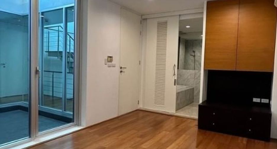 For sale 3 bedrooms townhouse in Yan Nawa, Bangkok