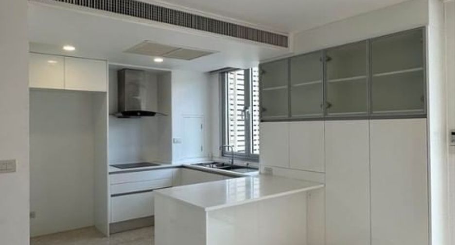 For sale 3 bedrooms townhouse in Yan Nawa, Bangkok