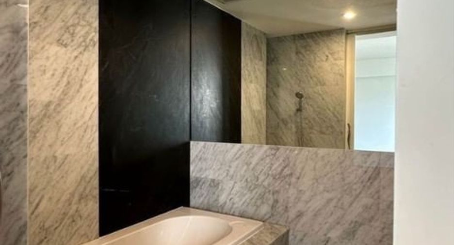 For sale 3 bedrooms townhouse in Yan Nawa, Bangkok