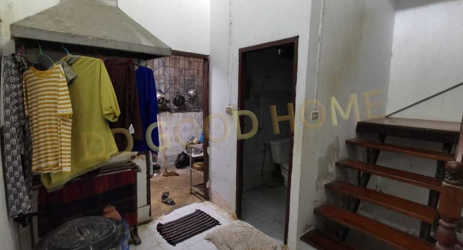 For sale 2 bed townhouse in Sam Phran, Nakhon Pathom