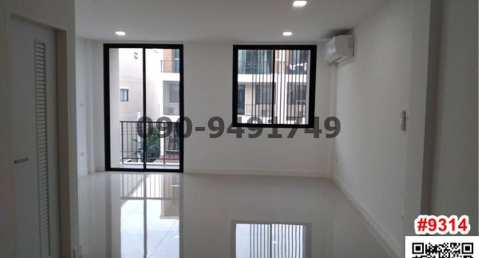 For rent 3 bedrooms retail Space in Chom Thong, Bangkok