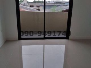 For rent 3 bedrooms retail Space in Chom Thong, Bangkok