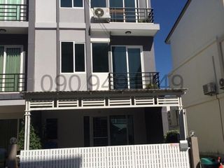 For rent 5 bedrooms townhouse in Saphan Sung, Bangkok