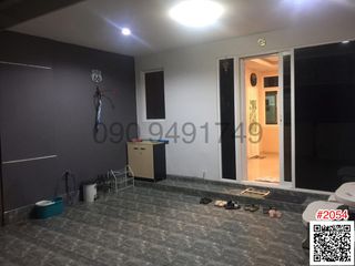 For rent 5 bedrooms townhouse in Saphan Sung, Bangkok