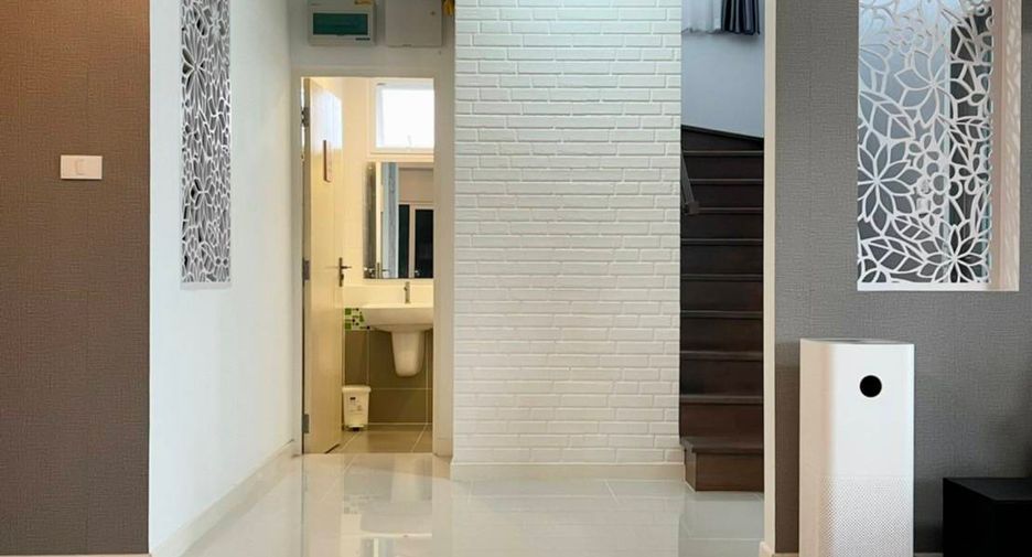 À louer et à vendre 4 chambres maison à San Kamphaeng, Chiang Mai