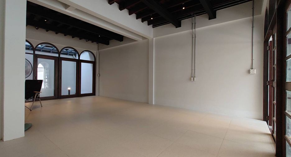 Casa adosada en alquiler de 3 habitaciones en Khlong Toei, Bangkok