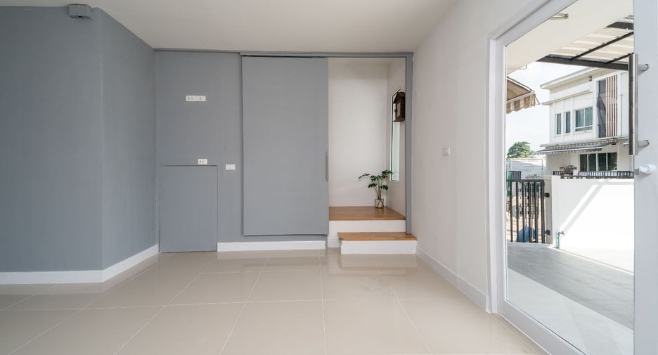 For sale 3 bedrooms townhouse in Khlong Sam Wa, Bangkok