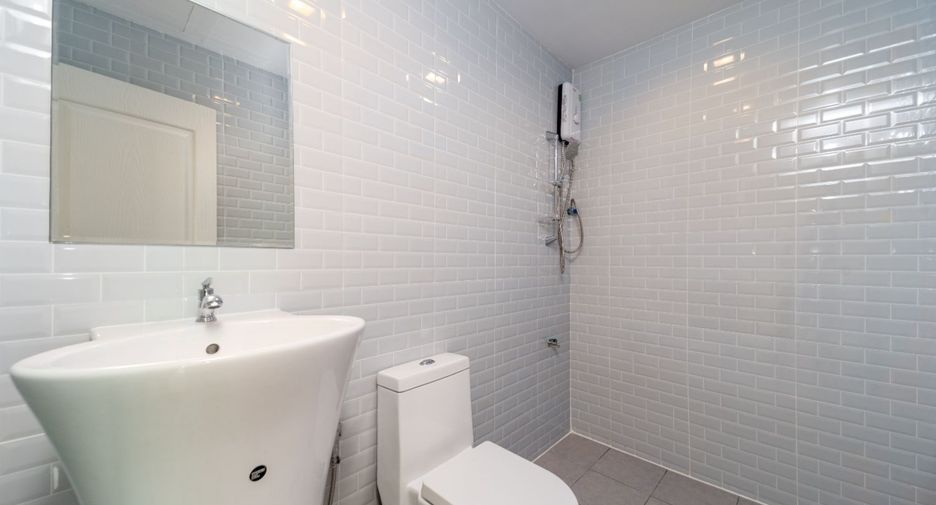 For sale 3 bedrooms townhouse in Khlong Sam Wa, Bangkok