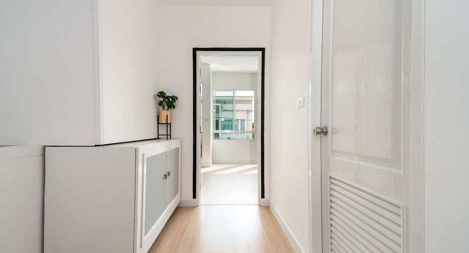 For sale 3 bedrooms townhouse in Khlong Sam Wa, Bangkok