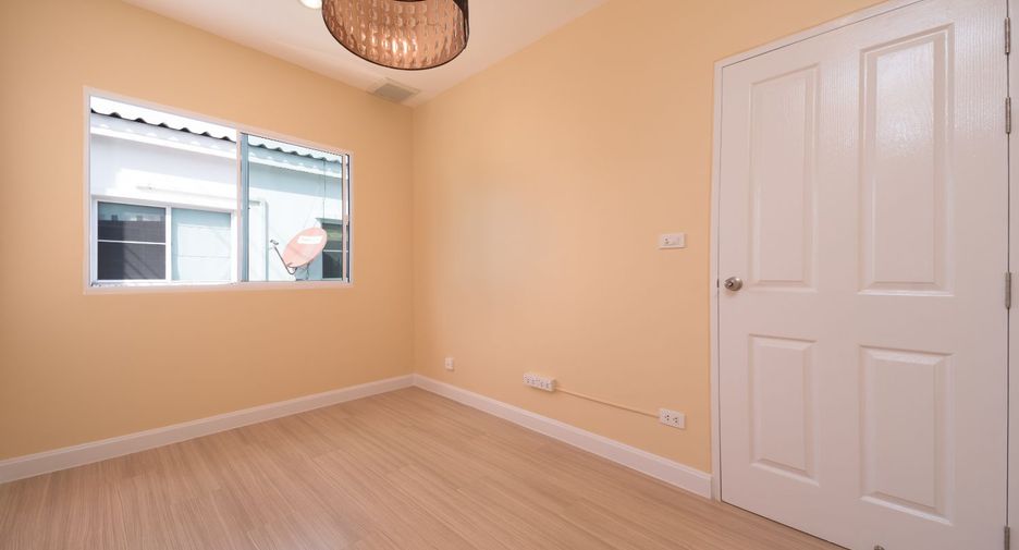 For sale 3 bedrooms townhouse in Khlong Sam Wa, Bangkok