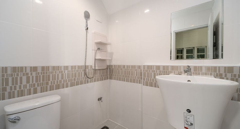 For sale 3 bedrooms townhouse in Khlong Sam Wa, Bangkok