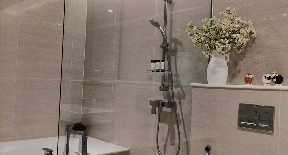 For rent 3 bedrooms condo in Watthana, Bangkok
