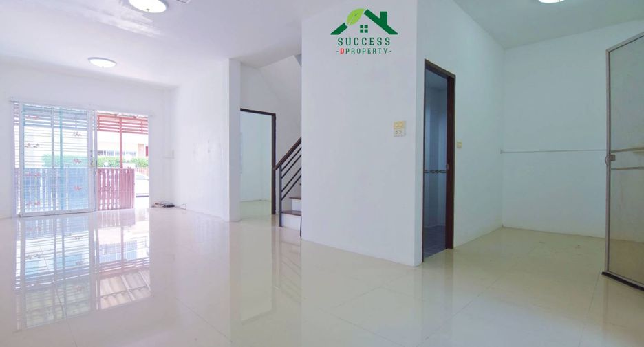 For sale 4 ベッドルーム townhouse in Nong Chok, Bangkok
