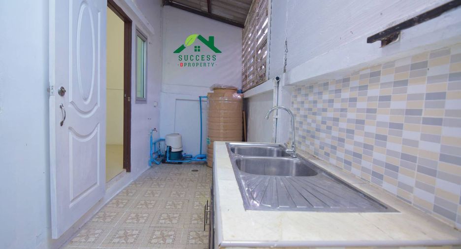 For sale 4 ベッドルーム townhouse in Nong Chok, Bangkok