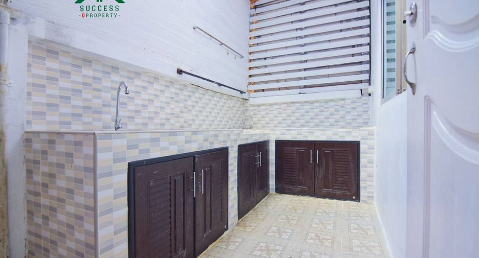 For sale 4 ベッドルーム townhouse in Nong Chok, Bangkok