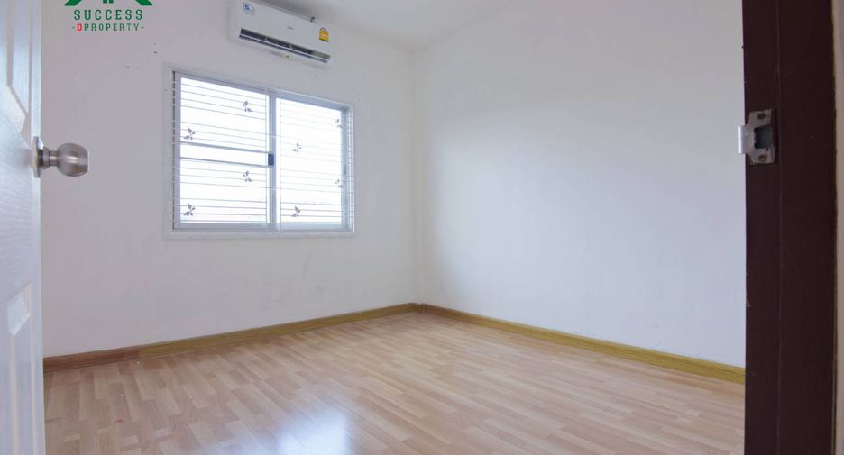 For sale 4 ベッドルーム townhouse in Nong Chok, Bangkok