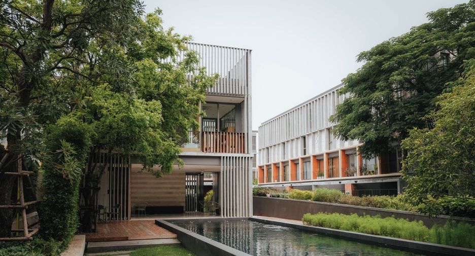 For sale 3 bedrooms townhouse in Saphan Sung, Bangkok