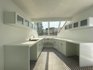 For rent そして for sale 5 Beds condo in Khlong Toei, Bangkok