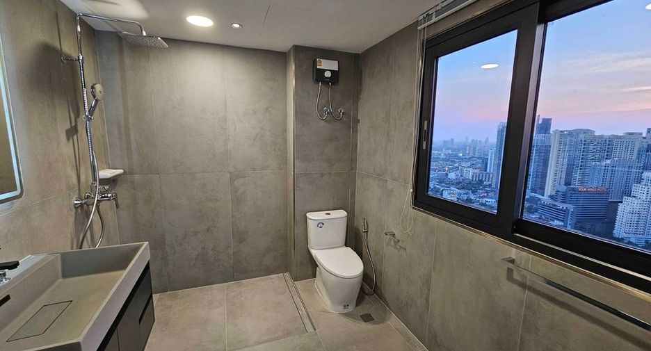 For rent and for sale 3 bedrooms condo in Watthana, Bangkok