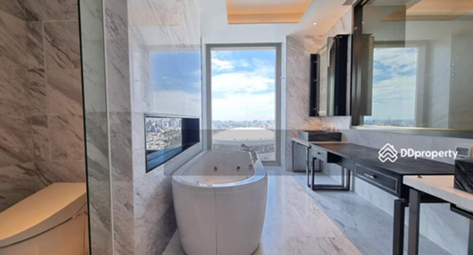 For sale 3 bed condo in Khlong San, Bangkok