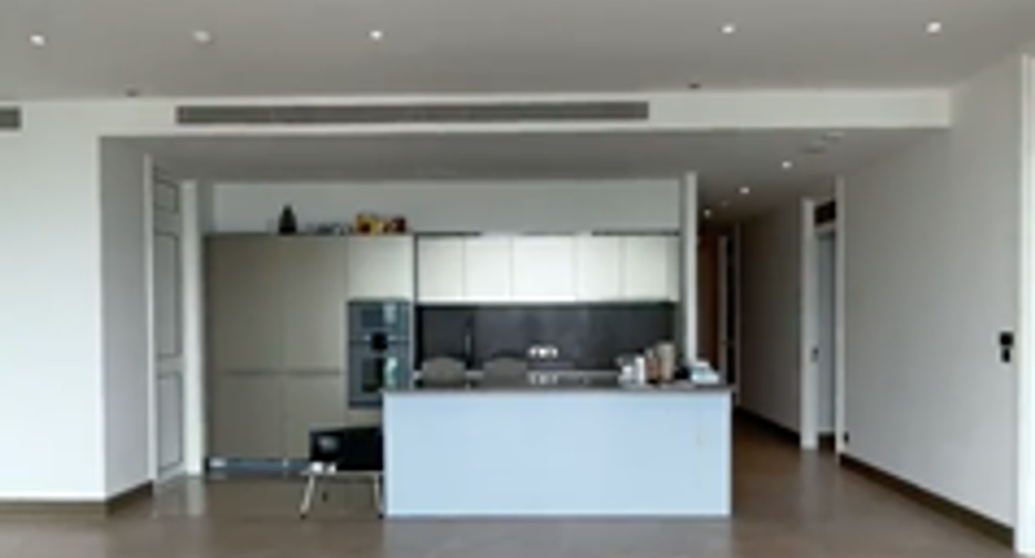 For sale 3 bed condo in Khlong San, Bangkok