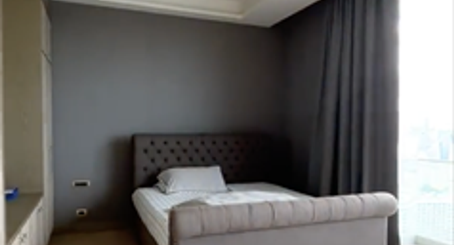 For sale 3 bed condo in Khlong San, Bangkok