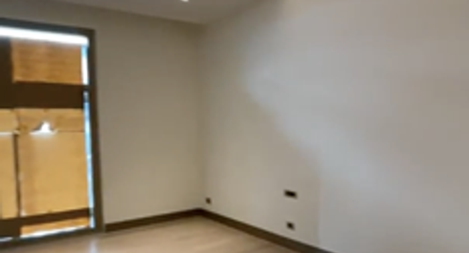 For sale 3 bed condo in Khlong San, Bangkok