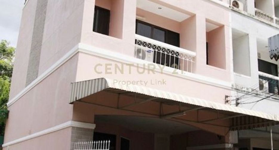 For rent and for sale 4 bedrooms townhouse in Khlong Toei, Bangkok