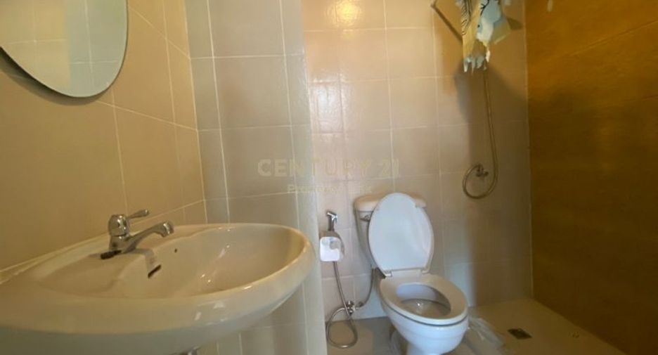 For rent and for sale 4 bedrooms townhouse in Khlong Toei, Bangkok