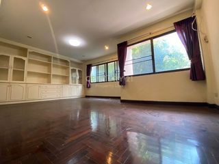 Reihenhaus zur Miete und zum Kauf mit 4 Zimmer in Khlong Toei, Bangkok