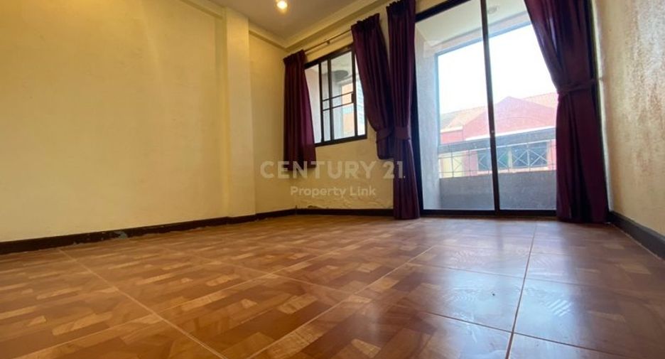 For rent and for sale 4 bedrooms townhouse in Khlong Toei, Bangkok