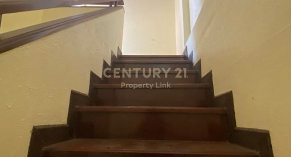 For rent and for sale 4 bedrooms townhouse in Khlong Toei, Bangkok