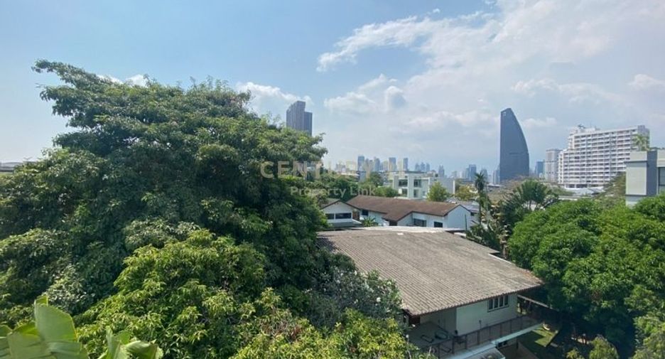 For rent and for sale 4 bedrooms townhouse in Khlong Toei, Bangkok
