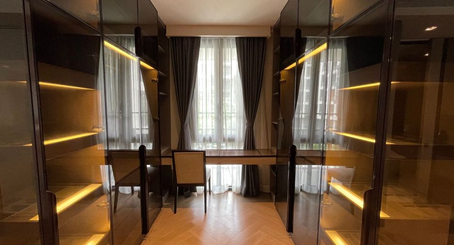 For rent 2 bedrooms condo in Watthana, Bangkok
