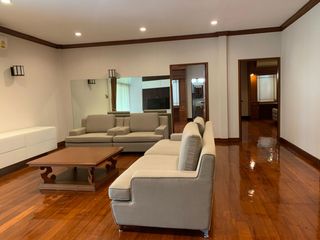 For rent 3 bedrooms house in Watthana, Bangkok