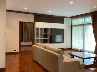 For rent 3 bedrooms house in Watthana, Bangkok