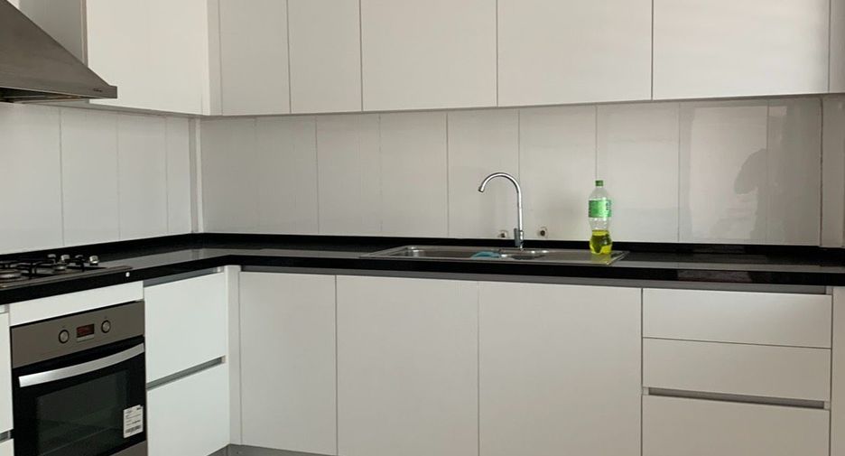 For rent 3 bedrooms house in Watthana, Bangkok