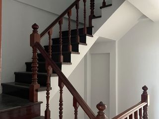 À louer 4 chambres maison de ville à Wang Thonglang, Bangkok
