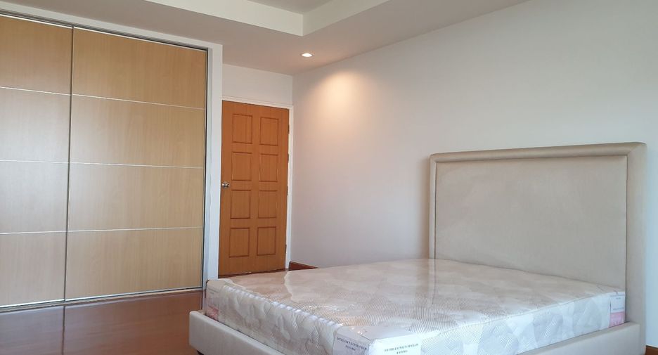 For rent 4 bed apartment in Pak Kret, Nonthaburi