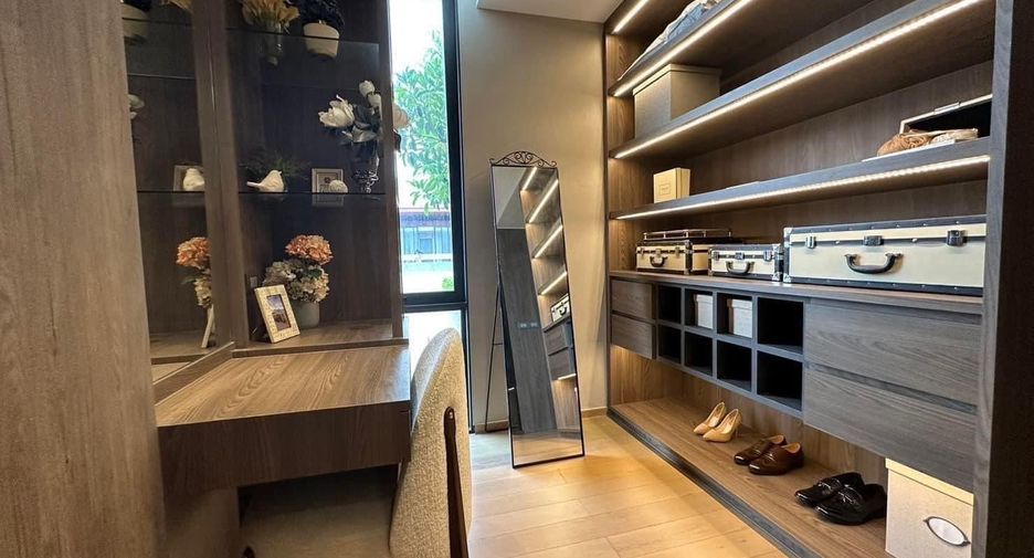 Casa en alquiler y en venta de 5 habitaciones en Yan Nawa, Bangkok