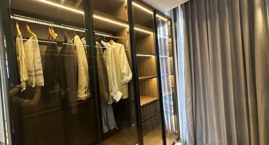 Casa en alquiler y en venta de 5 habitaciones en Yan Nawa, Bangkok